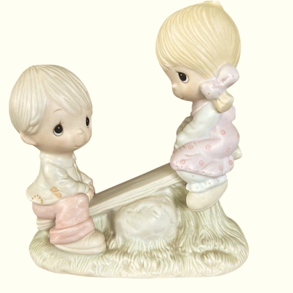 🦃Vintage PRECIOUS MOMENTS “Love lifted me up” by Enesco  1977 Collectible gift
